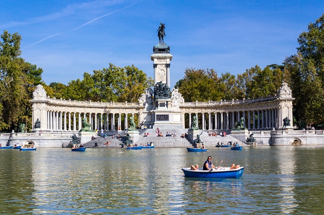 Parque El Retiro Un Oasis Urbano En El Centro De Madrid